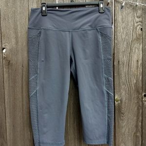 Victoria Sport Knockout Mesh Pocket Capris Tights